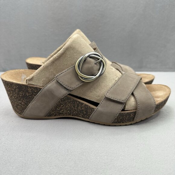 Womens 10.5-11 / EU 41 Dansko Susie Wedge Sandals Taupe Nubuck Slide Comfort - Picture 1 of 8